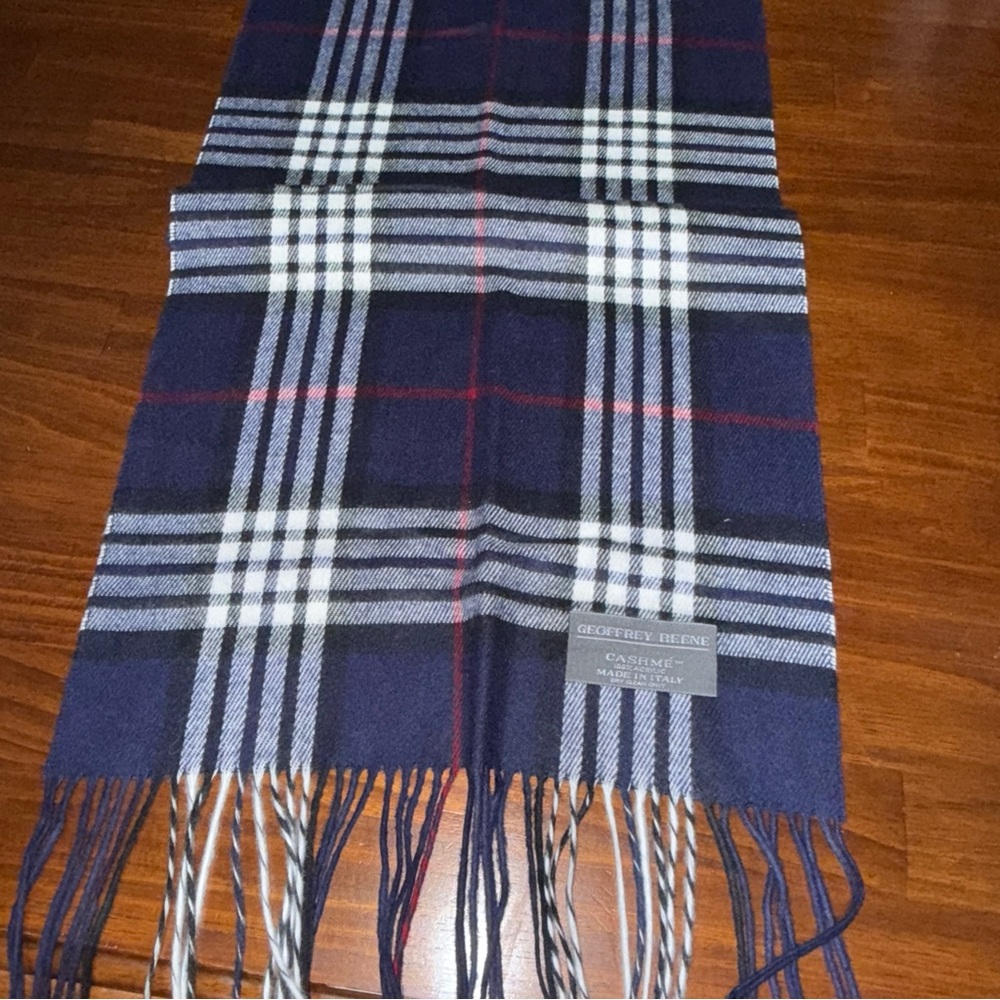 Men’s Geoffrey Beene cashmere 100% acrylic made in Italy scarf. 62x14. Fantastic